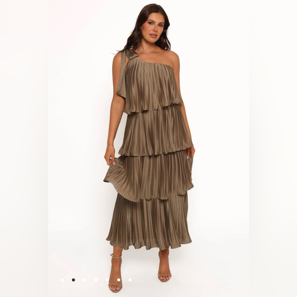 Petal &Pup Miah One-Shoulder Tiered Pleated Maxi Dress in Olive